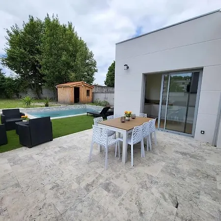 4 Avec Piscine Chauffee 佩萨克